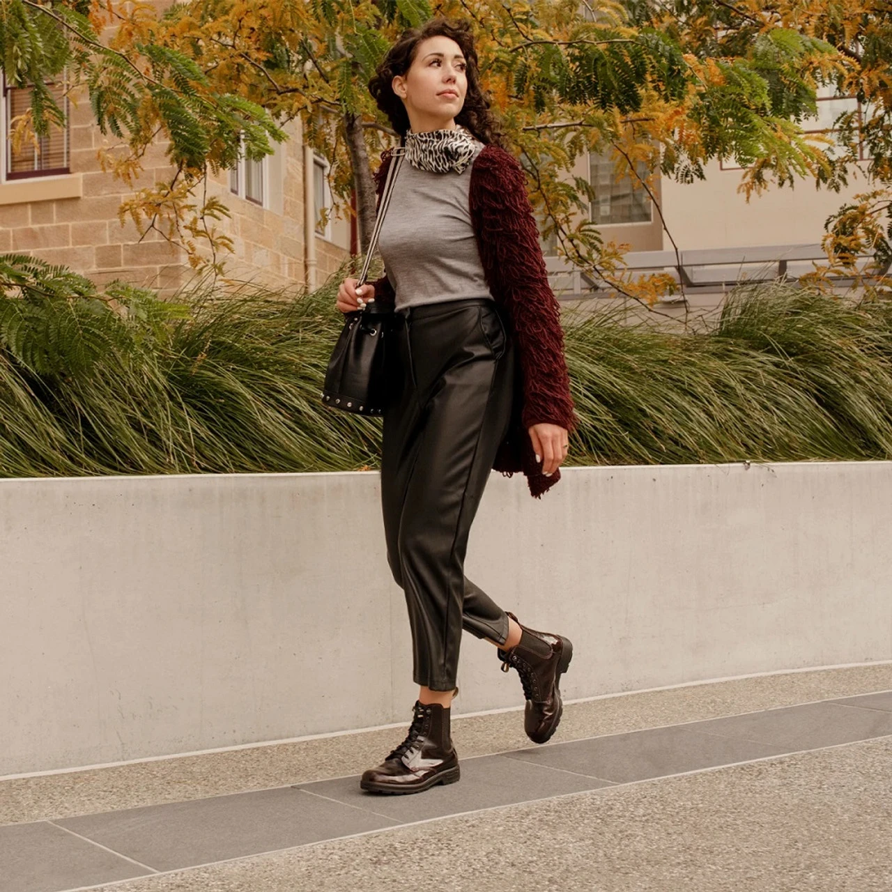 Blundstone Women's Original 2220 - Bordeaux Brush - Image 4