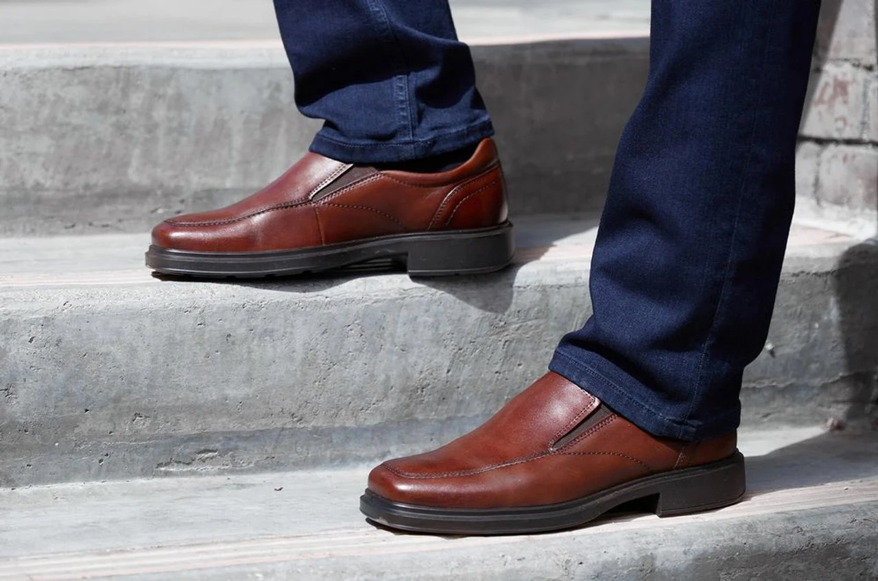 ECCO Men's Helsinki 2.0 Apron Toe Slip-on - Cognac - Image 9