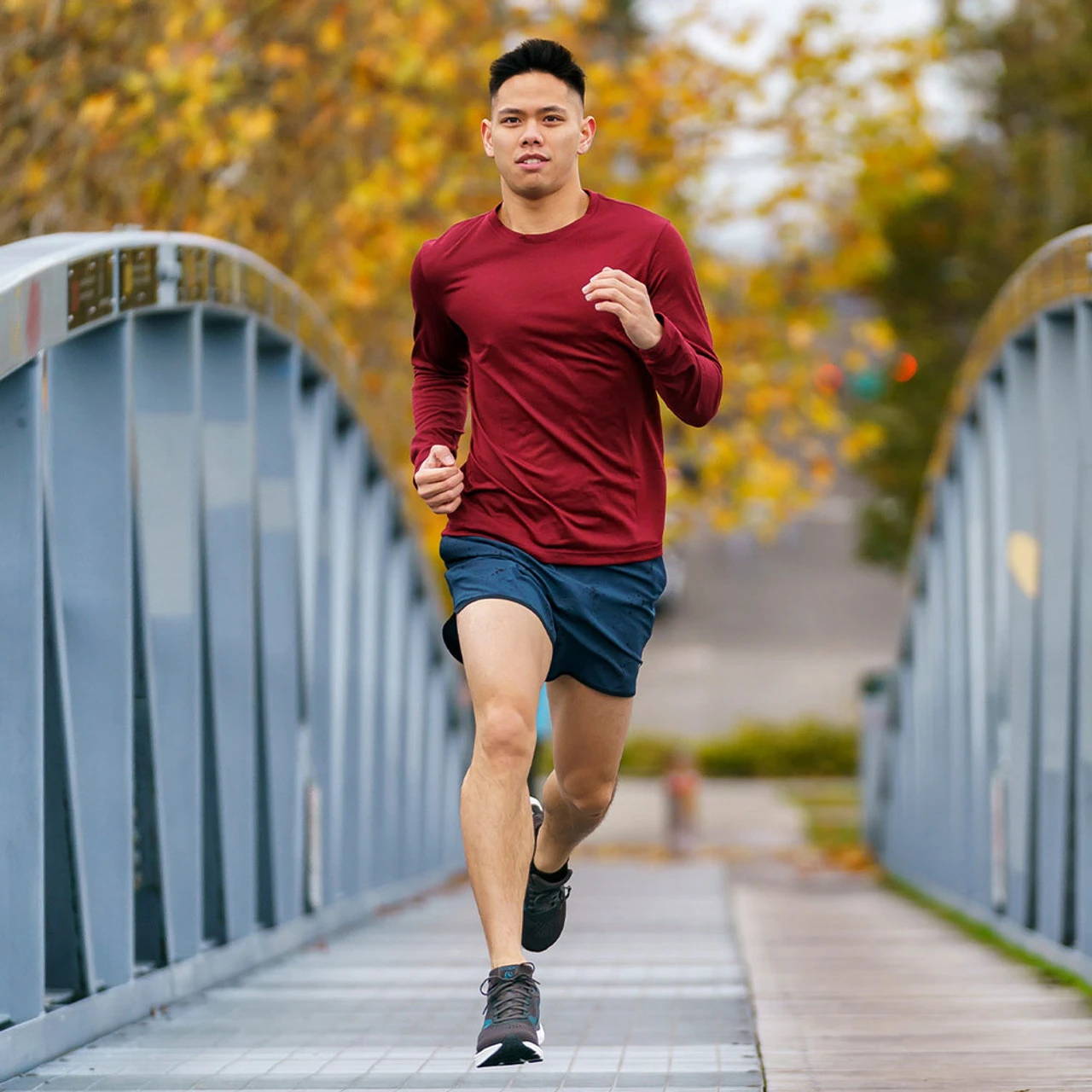 Topo Athletic Men's Magnifly 4 - Grey / Navy - Image 9