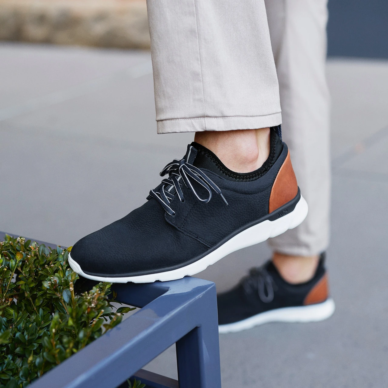 Johnston & Murphy Men's XC4 Prentiss Plain Toe - Navy WP Nubuck - Image 5