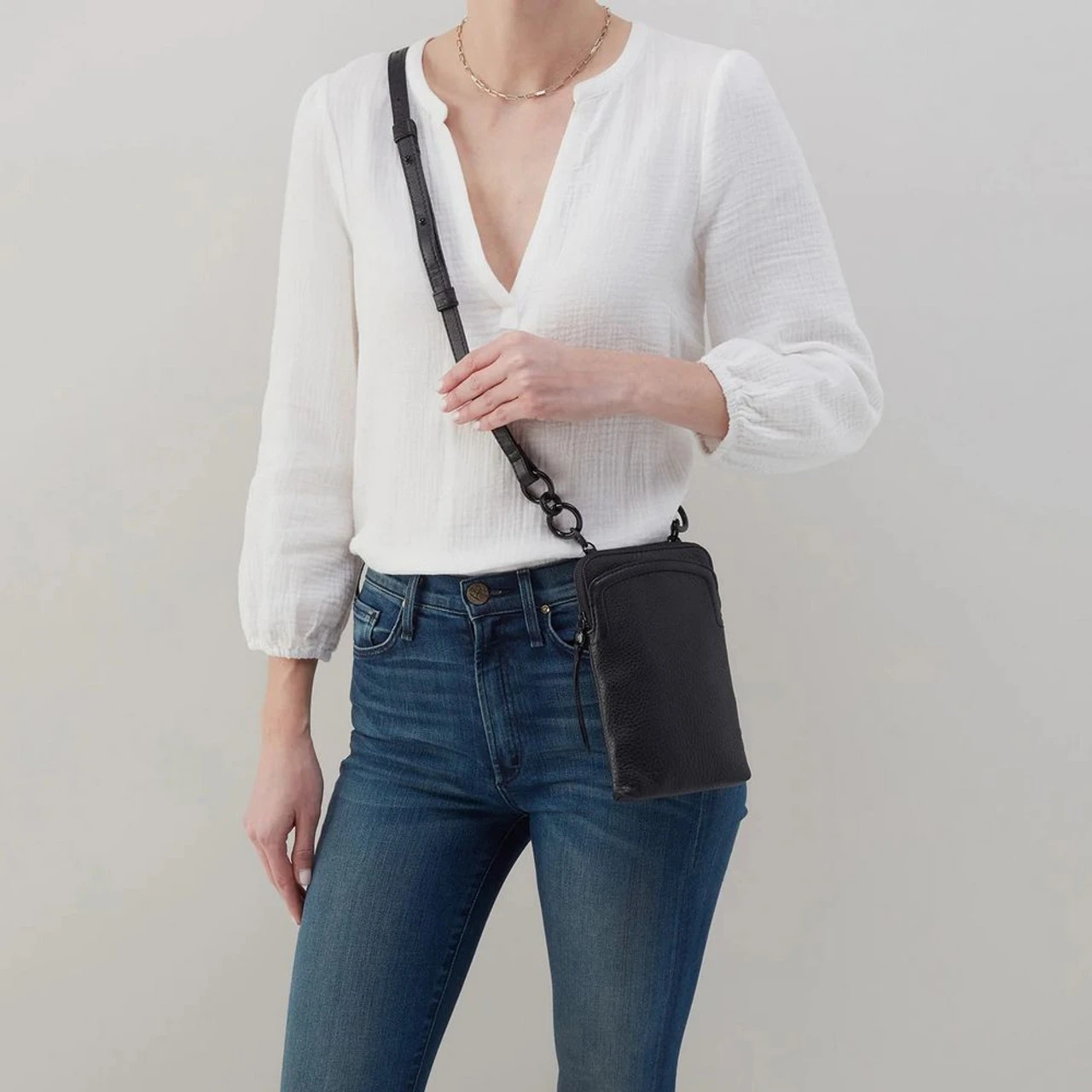 Hobo Bags Nila Phone Crossbody - Black - Image 3